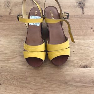 NEW Yellow Wedges 8 Women